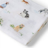 Fitted sheet with dog pattern on a white background
